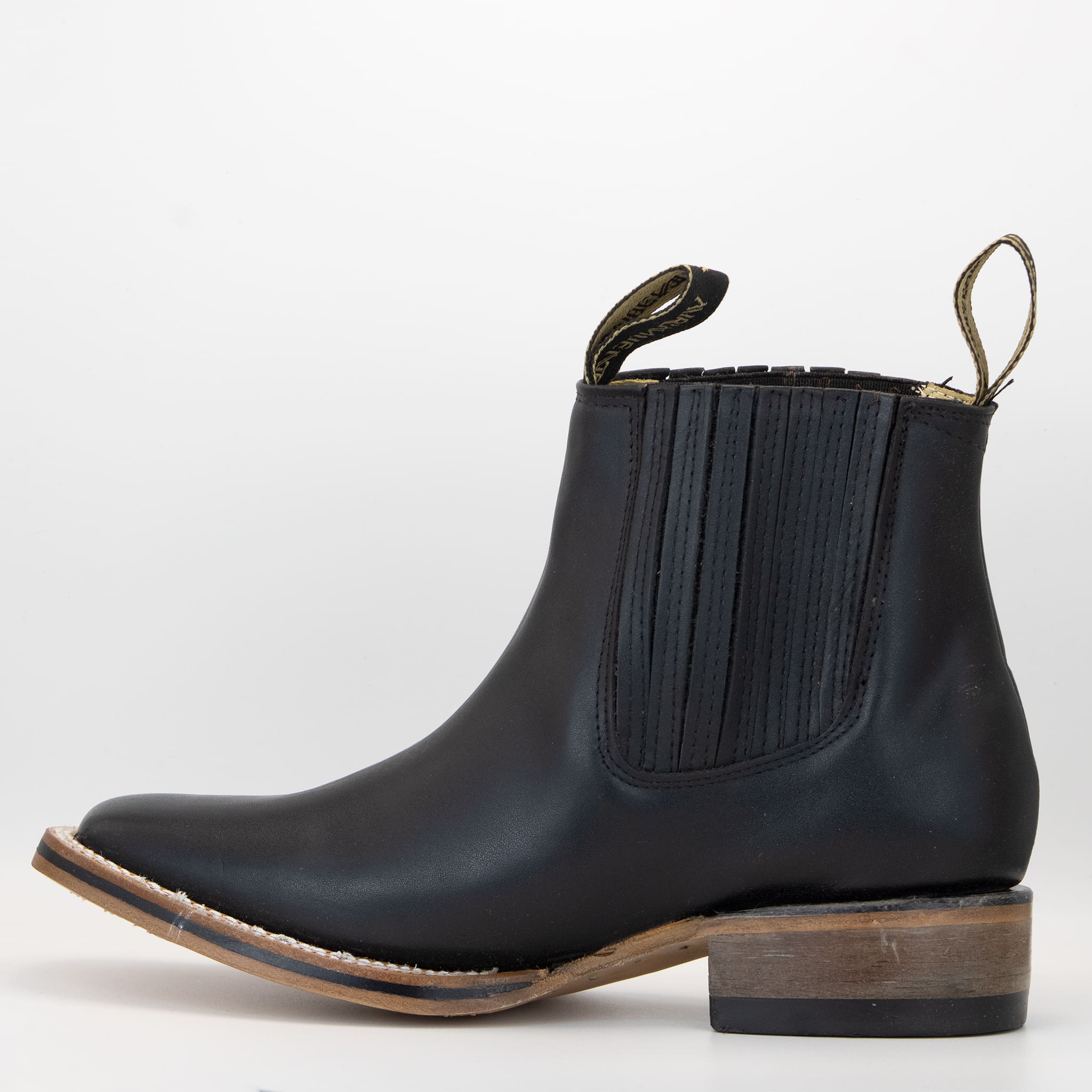 BOTIN ARMENTA CUADRADO CON SUELA DE CUERO ATANADO NEGRO