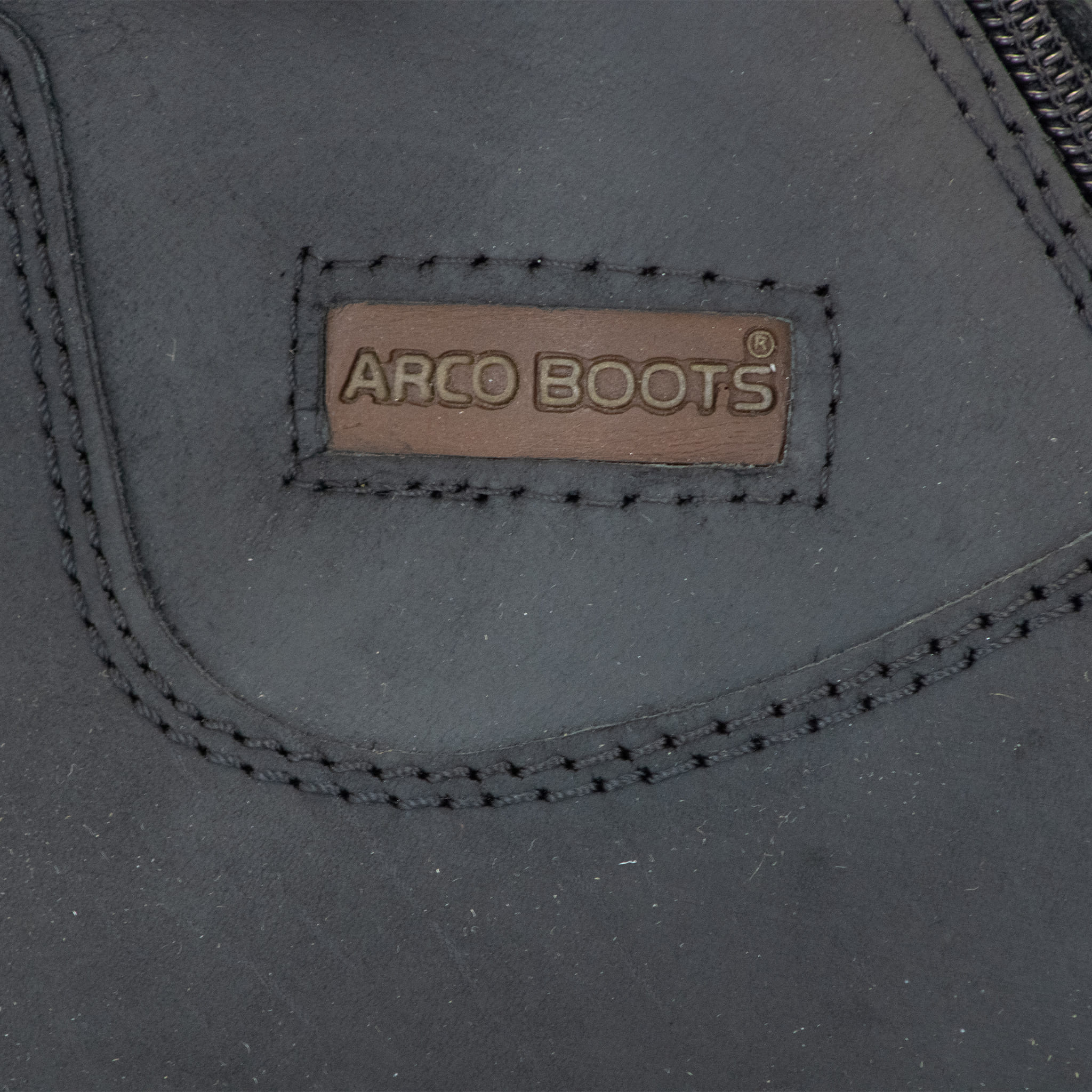 BOTA DE TRABAJO CON CIERRE NEGRO