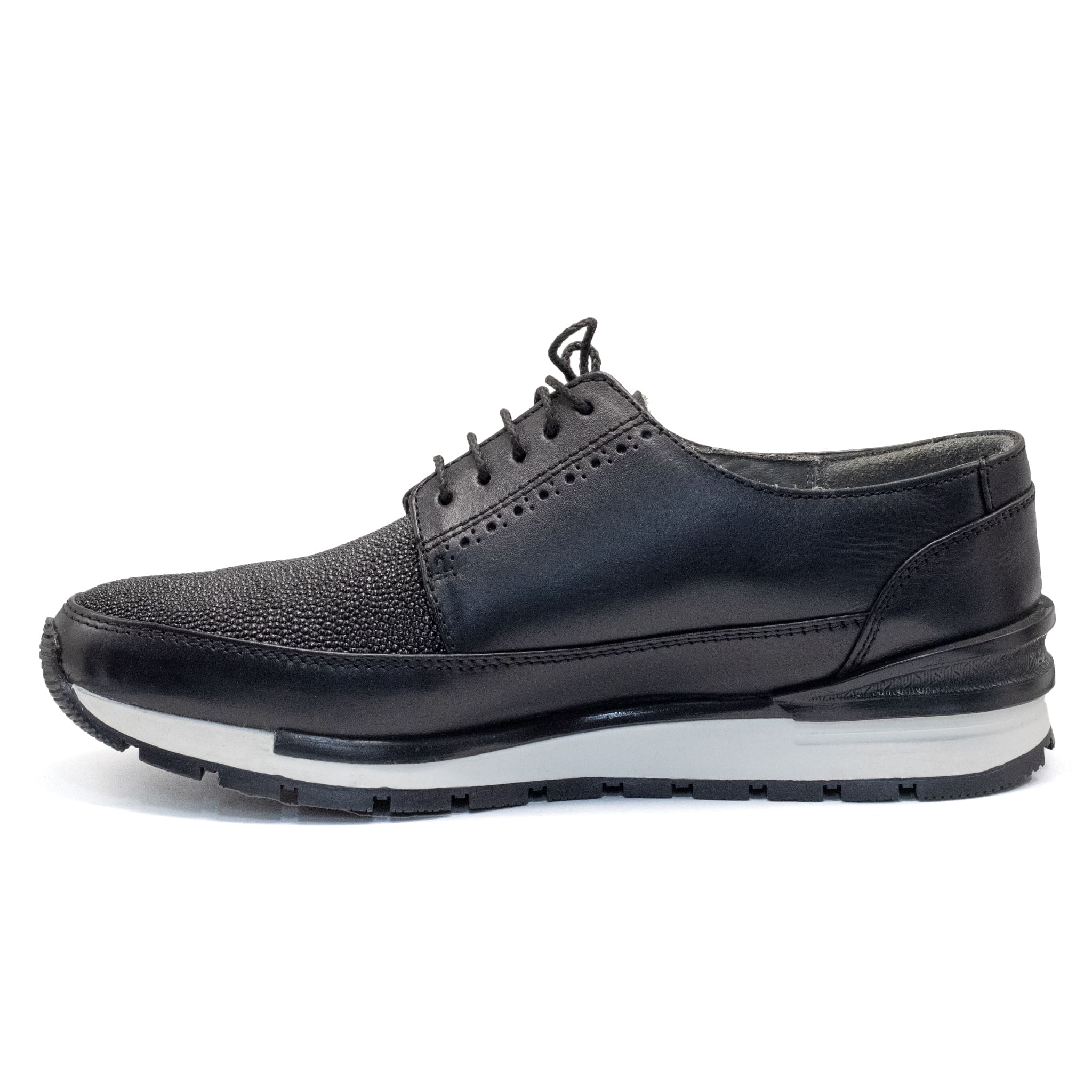 006 ZAPATO CUADRA CON PIEL GENUINA DE MANTARRAYA NEGRO