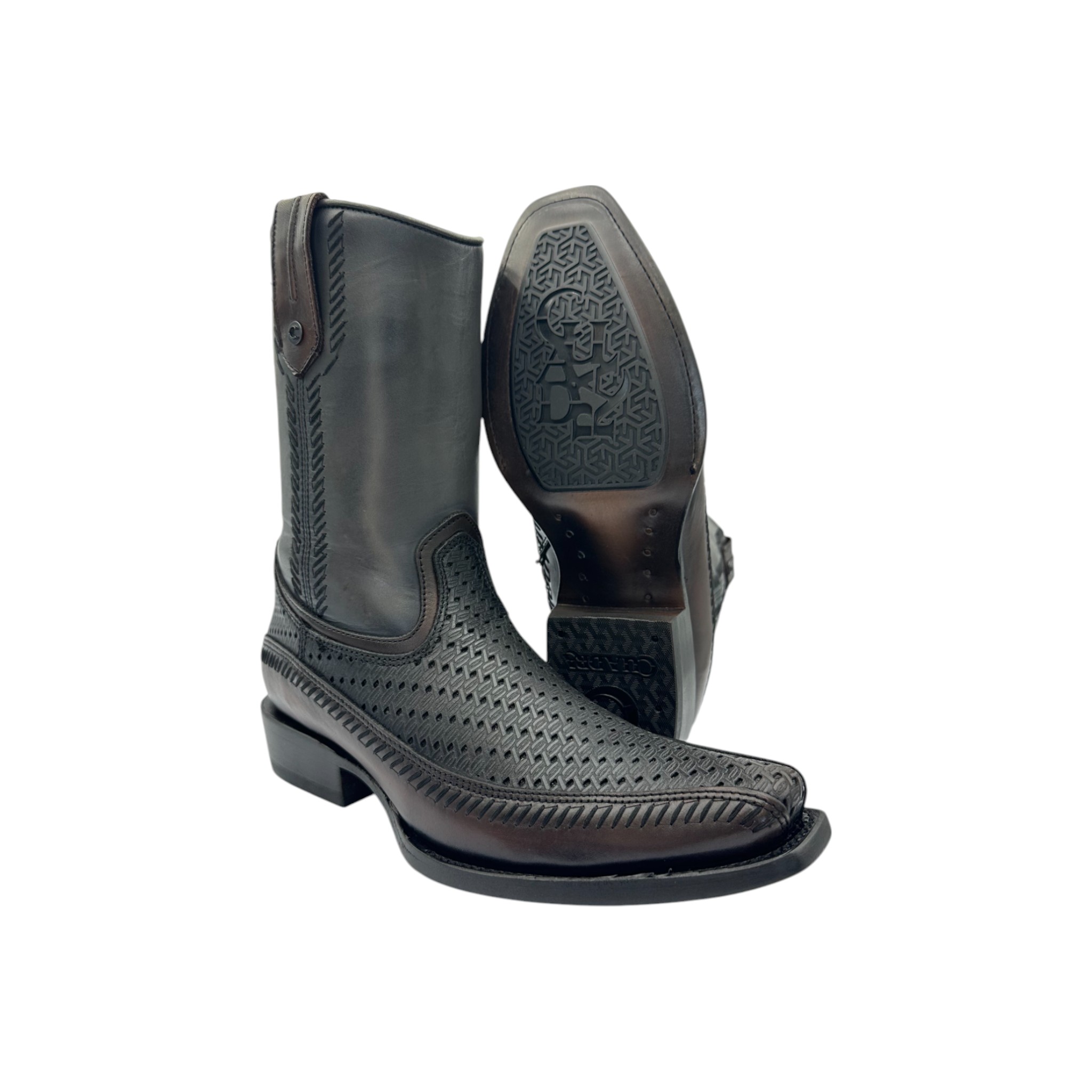 BOTA CUADRA EN PIEL DE RES CON GRABADO LASER