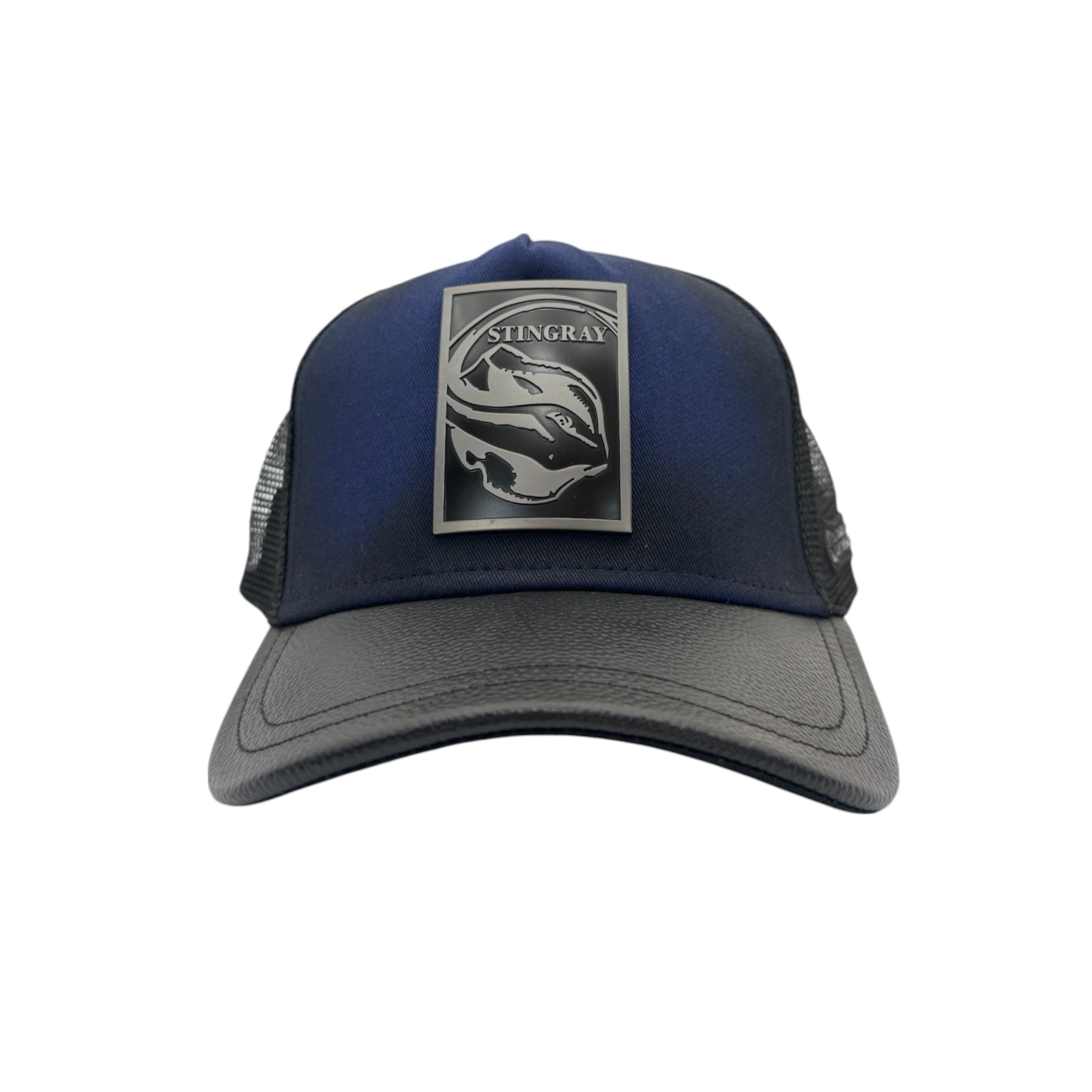 GORRA CUADRA EN PIEL GENUINA CON DISEÑO DE MANTARRAYA.