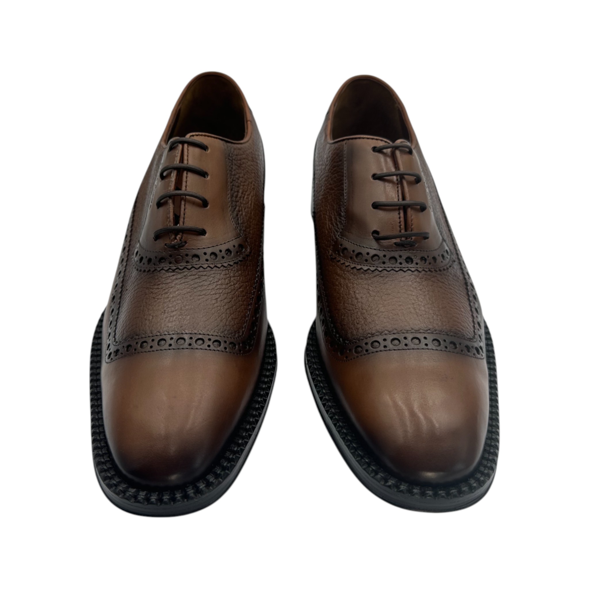 CALZADO CUADRA DE VESTIR EN PIEL DE VENADO.