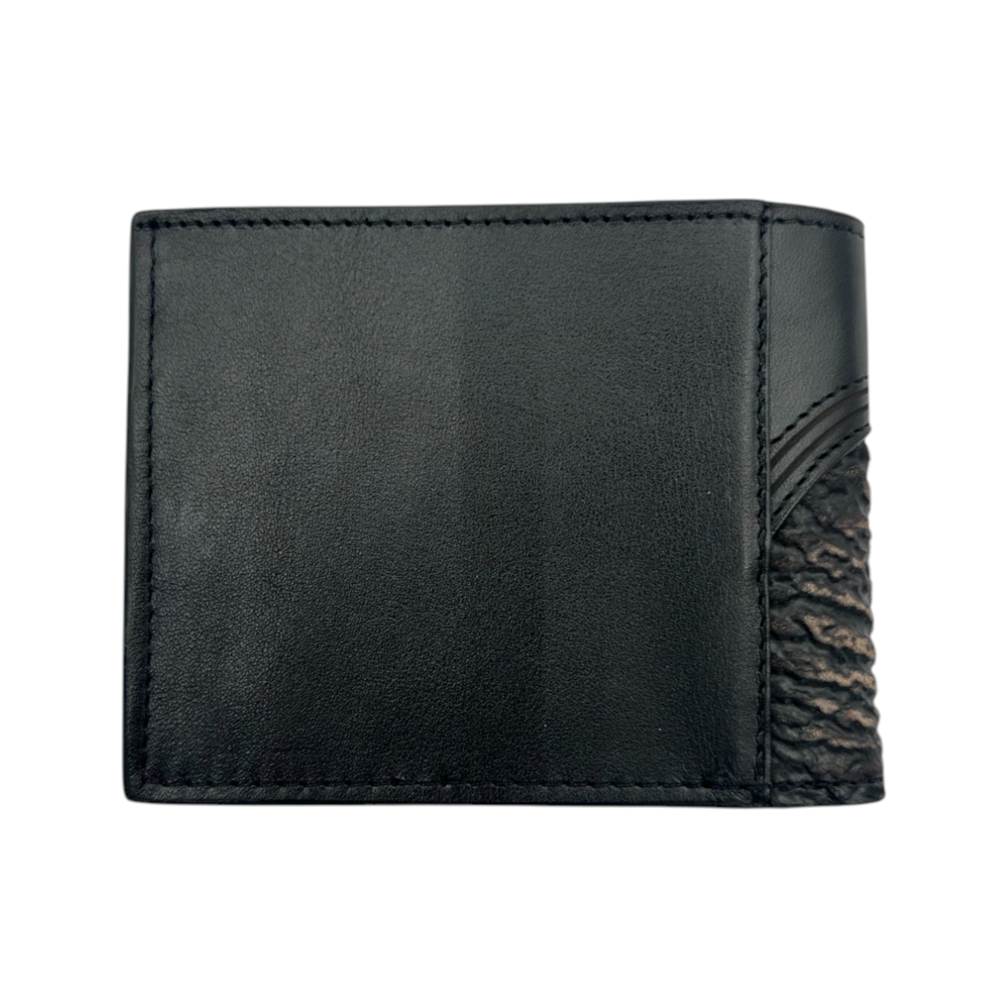 CARTERA CUADRA EN PIEL GENUINA DE TIBURON PARA CABALLERO.