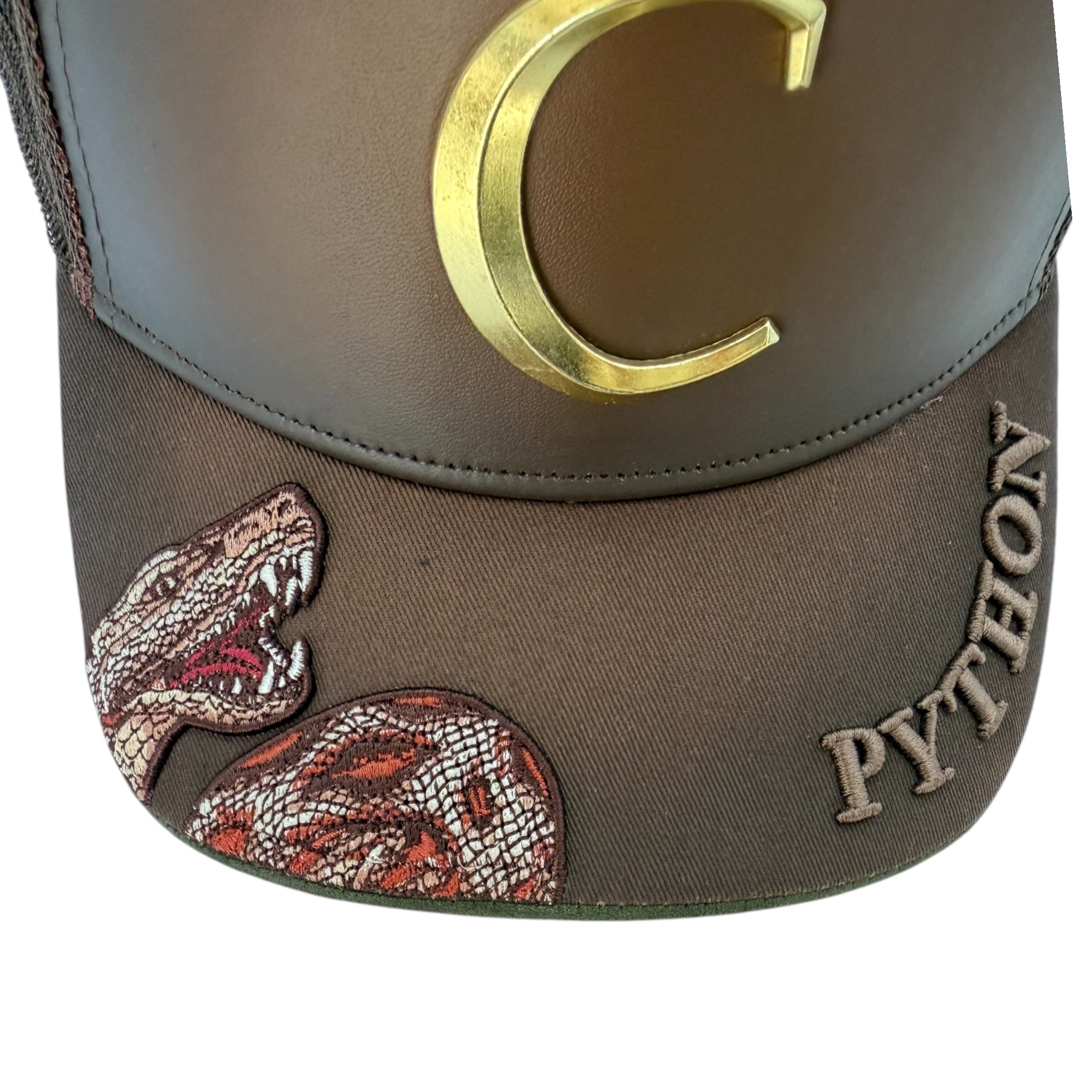 GORRA CUADRA BORDADO PITON CAFÉ.