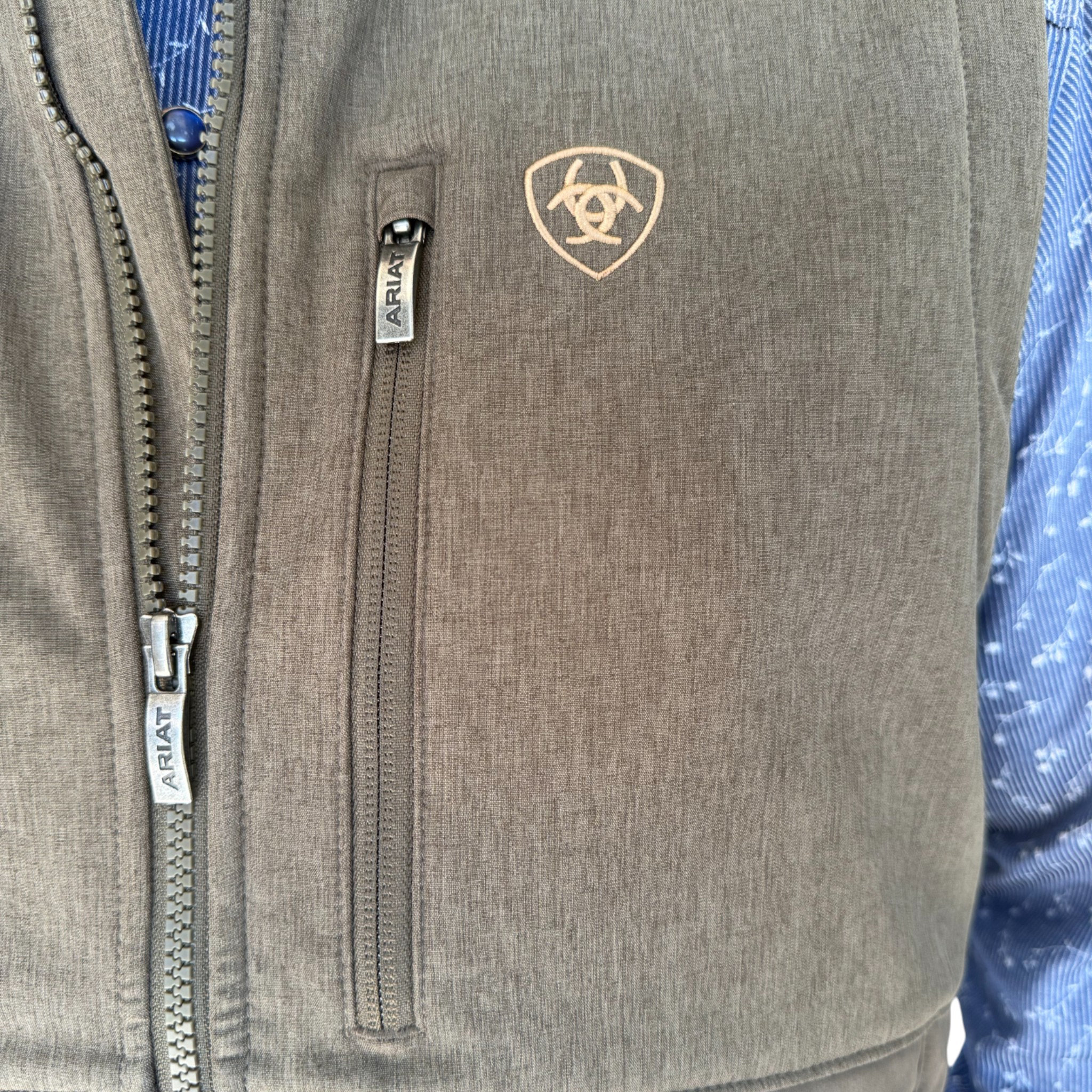 CHALECO CABALLERO SOFTSHELL COLOR OLIVO