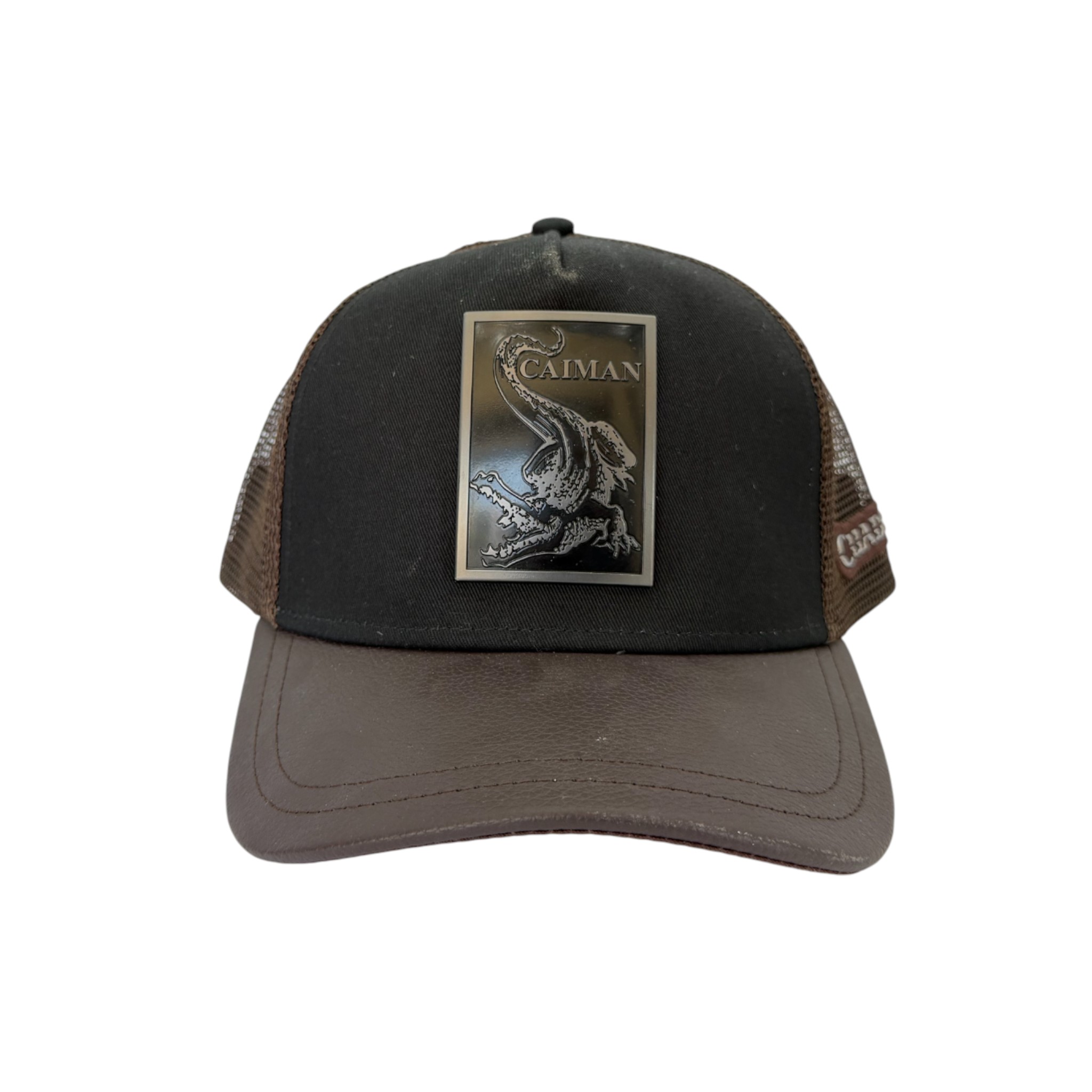 GORRA CUADRA EN PIEL GENUINA CON DISEÑO DE CAIMAN.