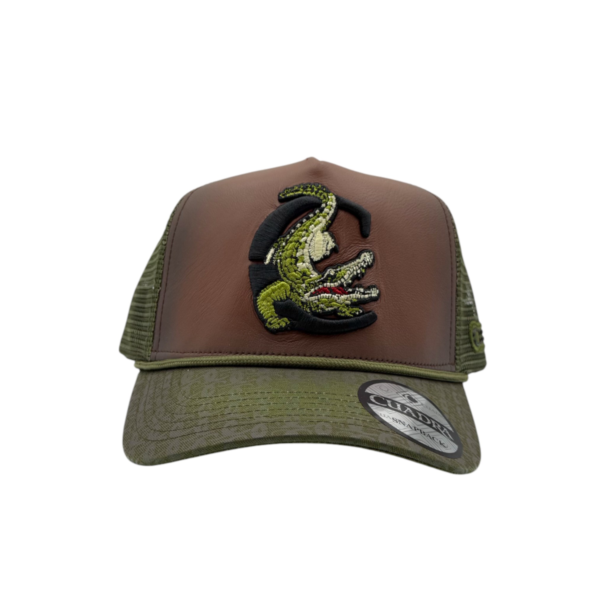 GORRA EN PIEL GENUINA CON DISEÑO DE ALLIGATOR.