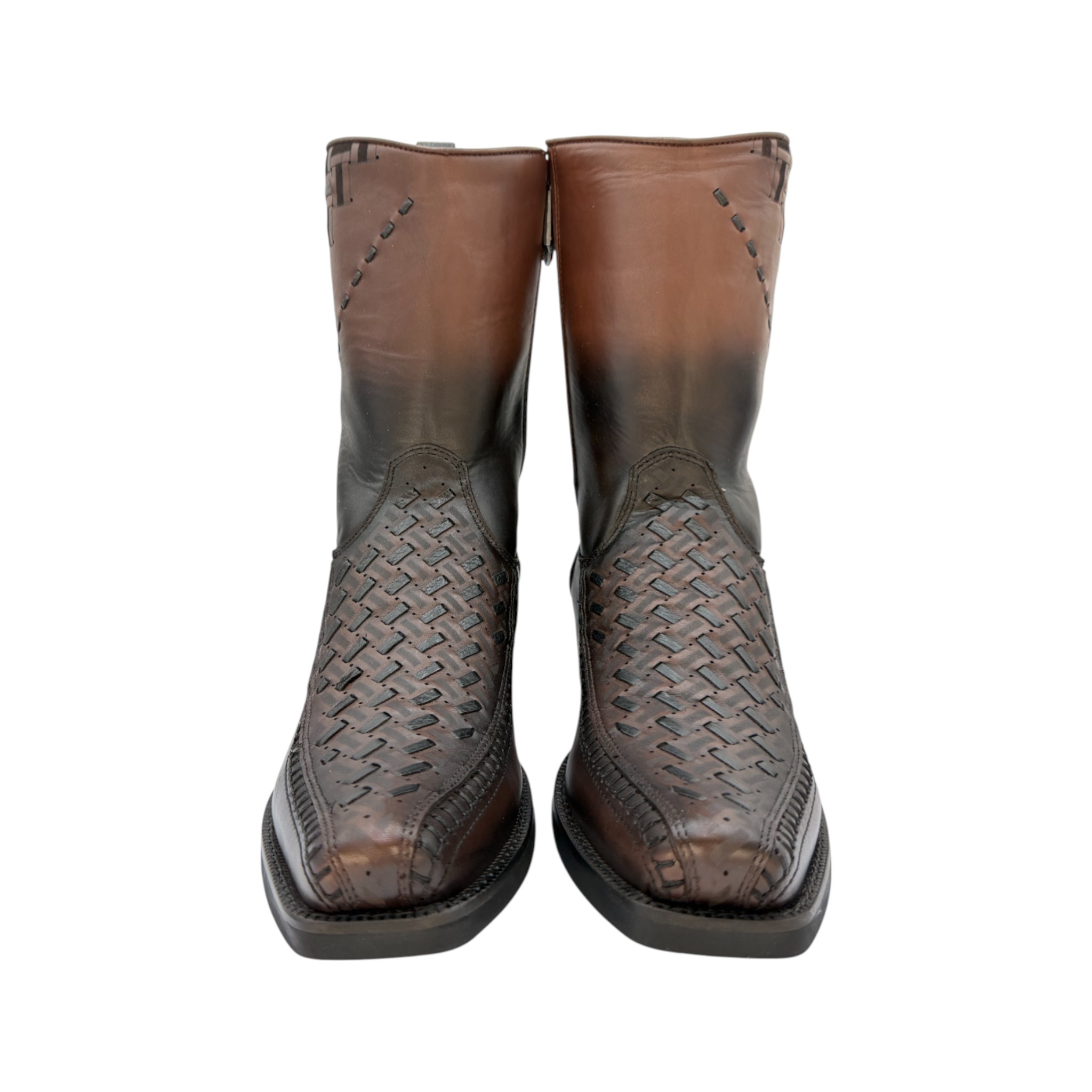 BOTA CUADRA EN PIEL DE RES GENUINA CON GRABDO DE PETATILLO.