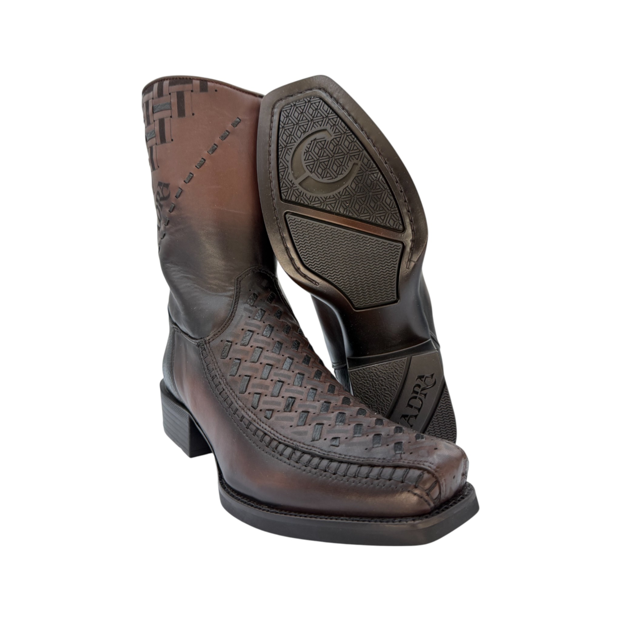 BOTA CUADRA EN PIEL DE RES GENUINA CON GRABDO DE PETATILLO.