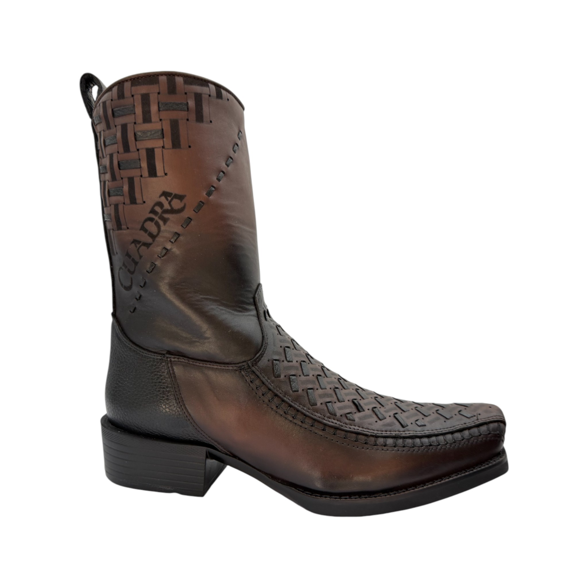 BOTA CUADRA EN PIEL DE RES GENUINA CON GRABDO DE PETATILLO.