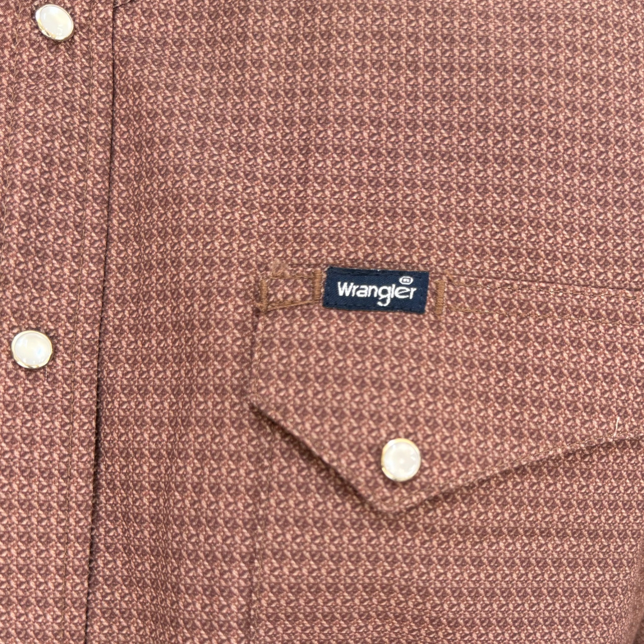 CAMISA WRANGLER VAQUERA DE CABALLERO COLOR LADRILLO CON DISEÑO GEOMÉTRICO