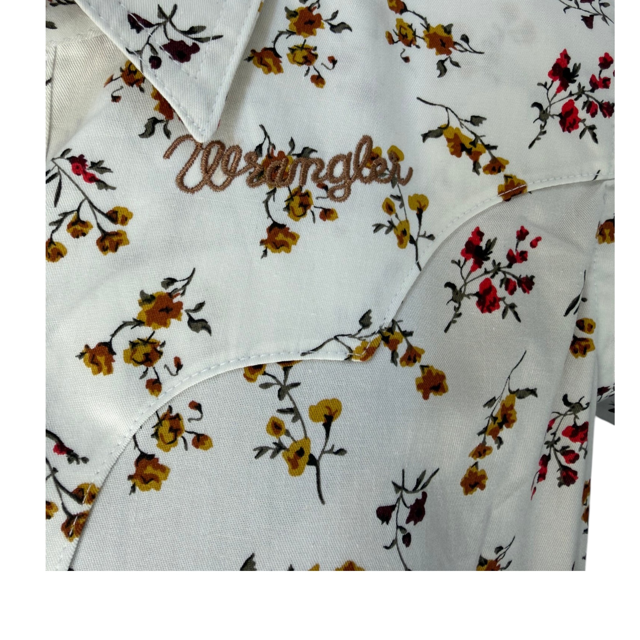 IMG_4700-Photoroom CAMISA WRANGLER DAMA BLANCA CON ESTAMPADO FLORAL