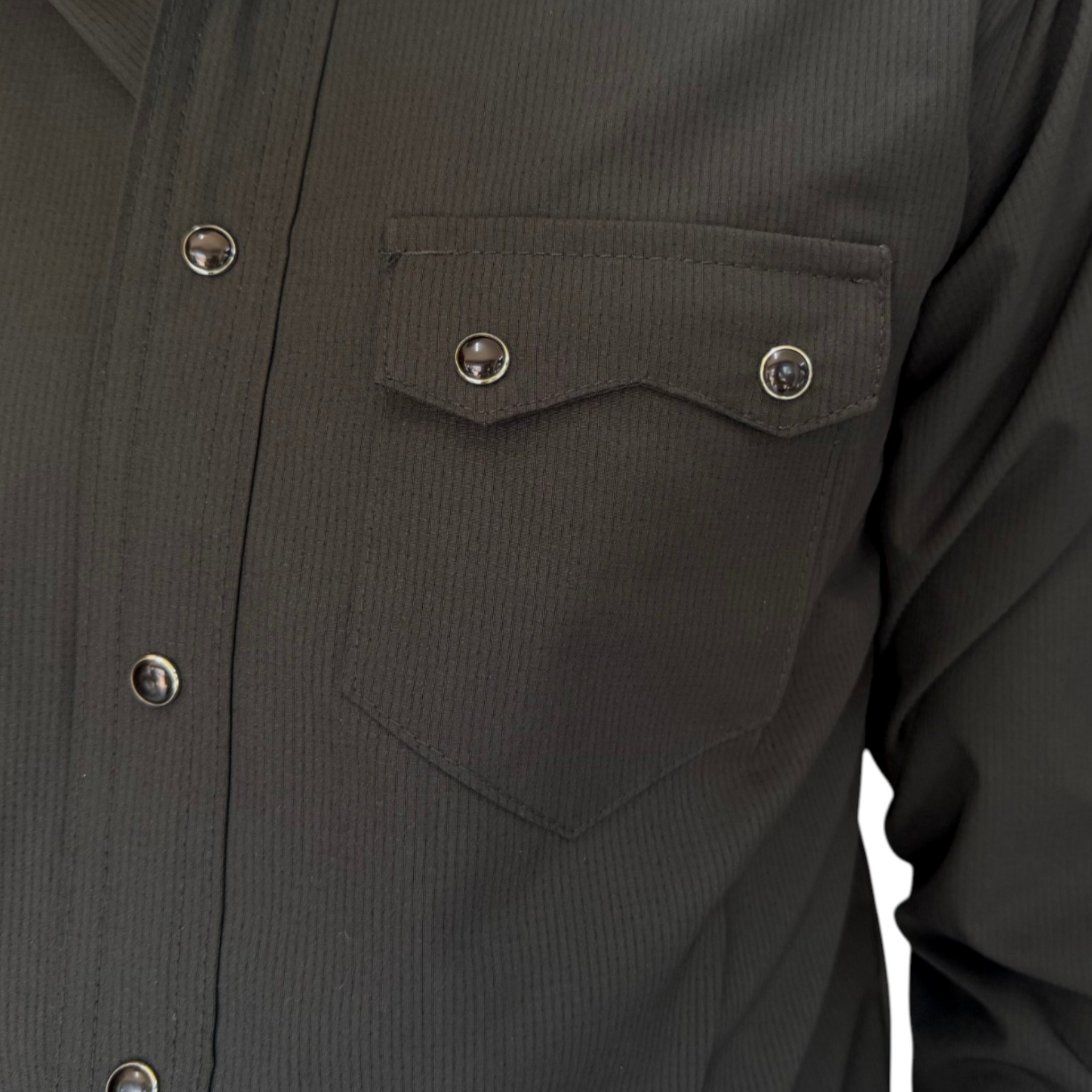 CAMISA REPLICADOS TIPO PESCADOR MANGA LARGA COLOR NEGRO BOTON VAQUERO.
