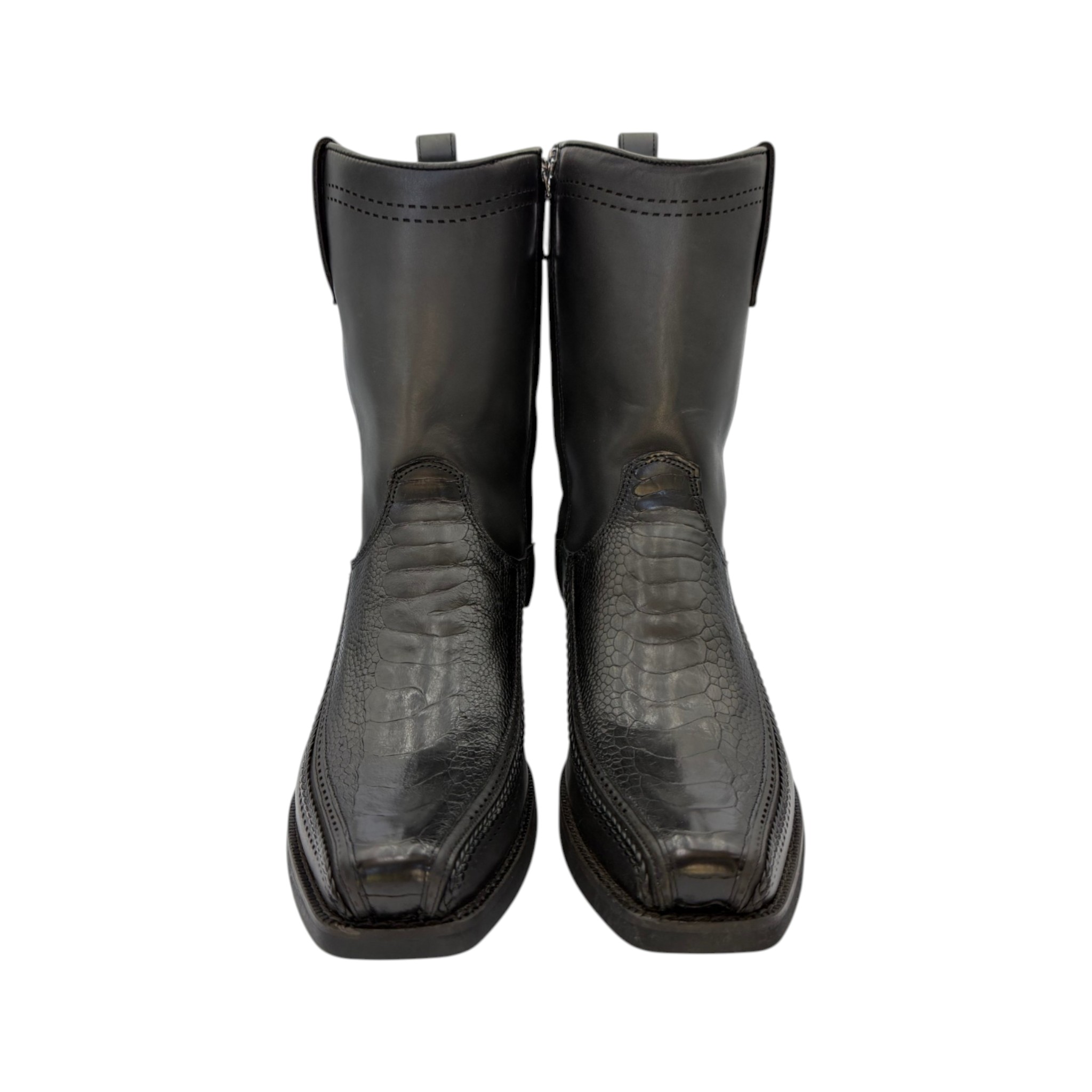 BOTA CUADRA PATA DE AVESTRUZ NEGRO.