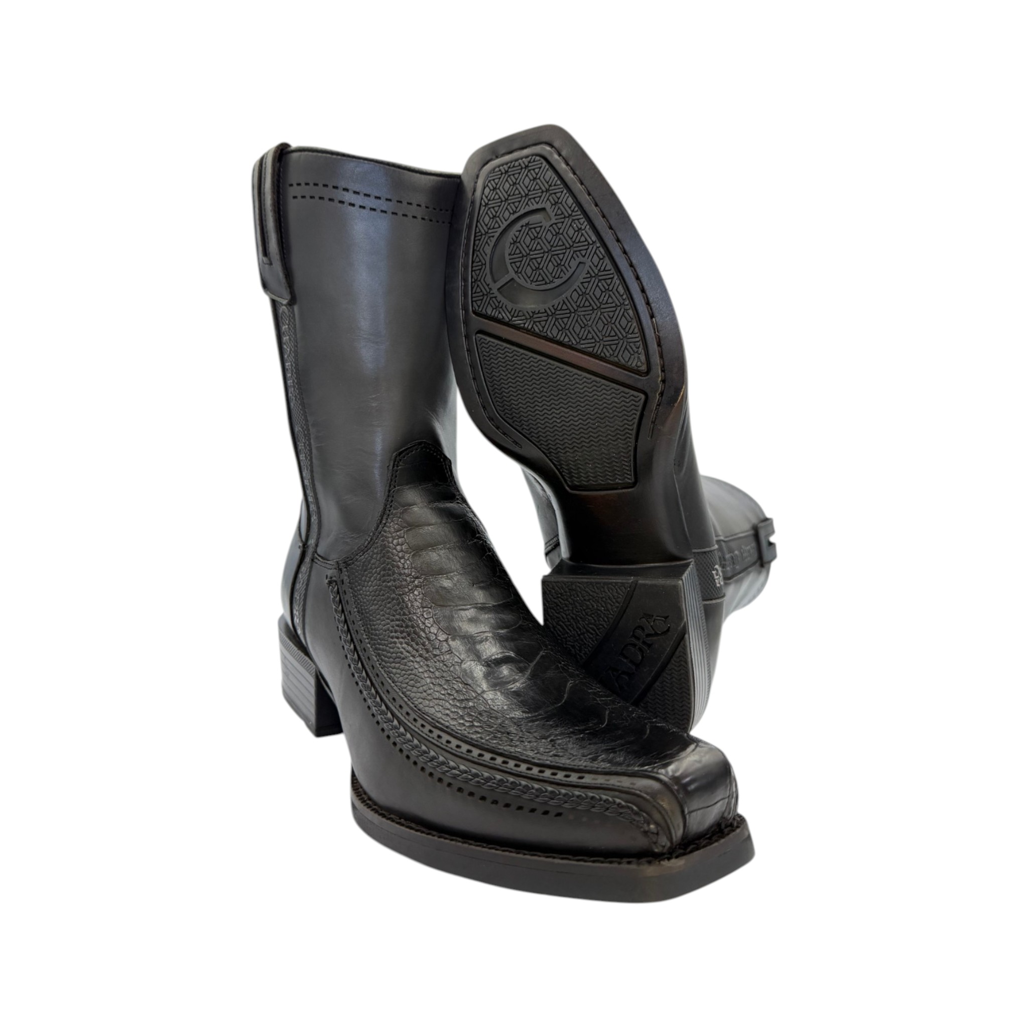 BOTA CUADRA PATA DE AVESTRUZ NEGRO.