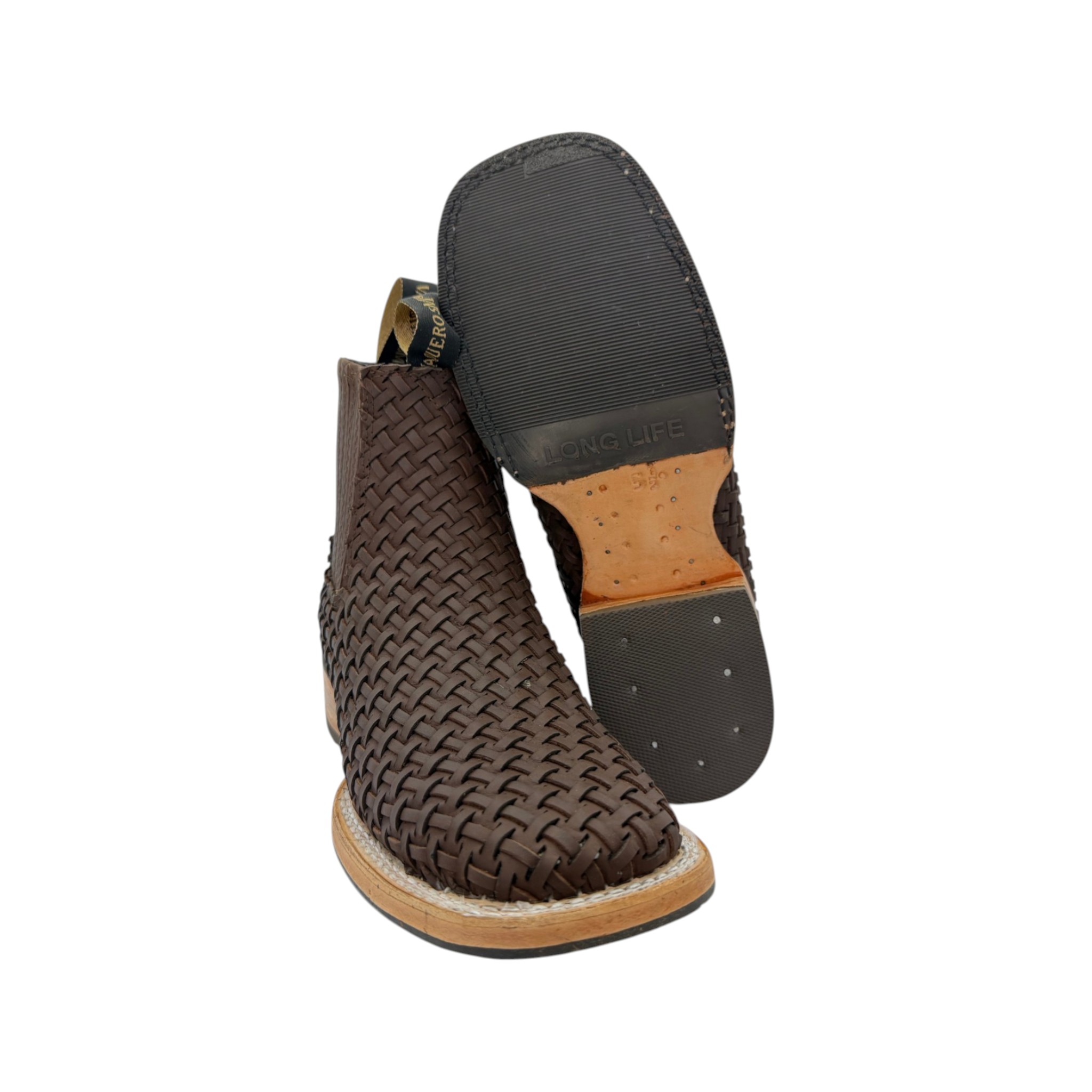 BOTIN VAQUERO SM HORMA RODEO EN PIEL CON GRABADO EN PETATILLO COLOR CAFE.