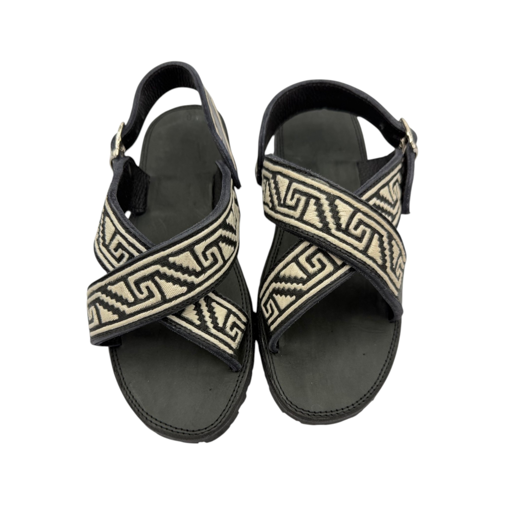 HUARACHE DE PITA ORIGINAL EN PIEL GENUINA COLOR NEGRO CON SUELA DE HULE.