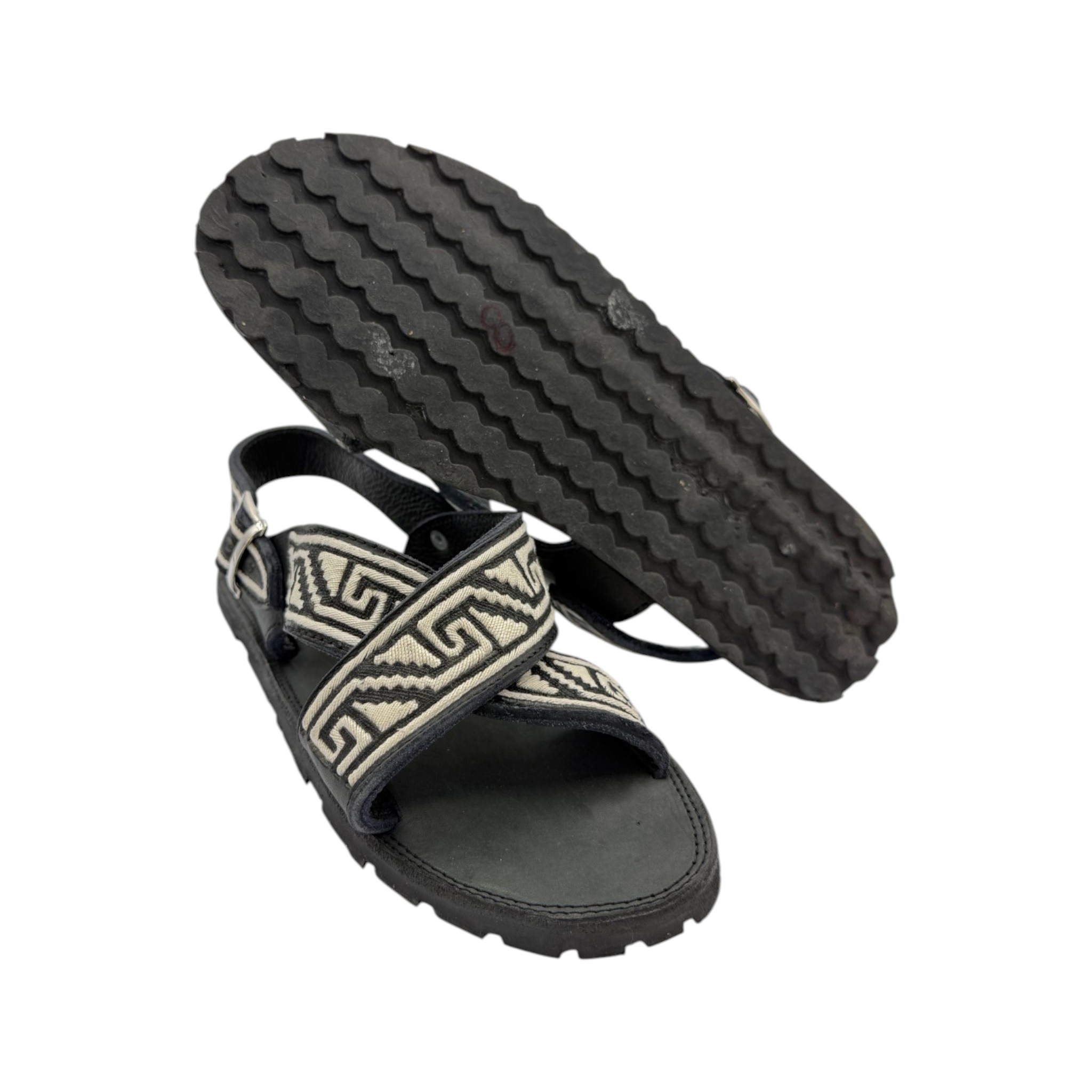 HUARACHE DE PITA ORIGINAL EN PIEL GENUINA COLOR NEGRO CON SUELA DE HULE.