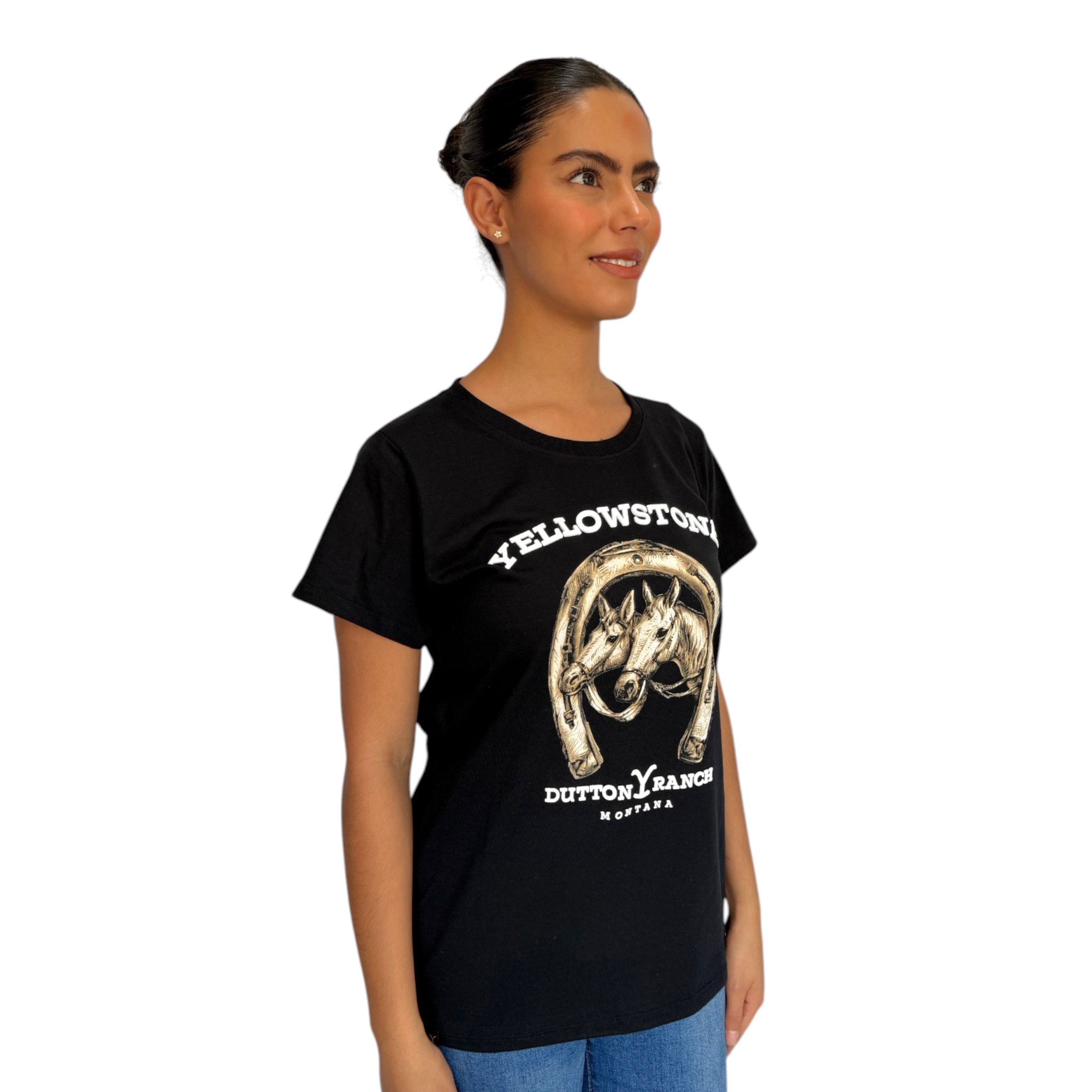 PLAYERA YELLOWSTONE MODELO 027 MONTANA HORSES COLOR NEGRO.