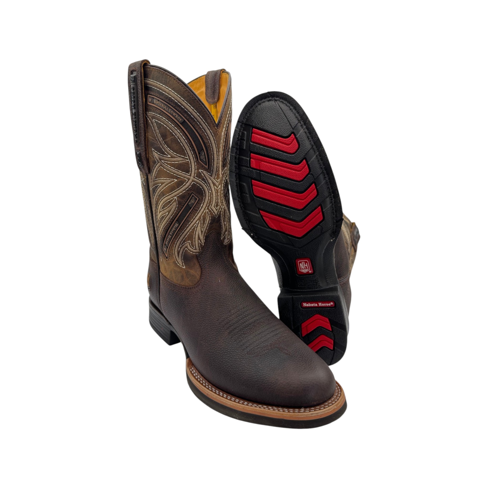 BOTA NOKOTA HORSE HORMA OVAL EN PIEL GRABADO SHOULDER DE RES CAFÉ CON SUELA DE POLIURETANO.