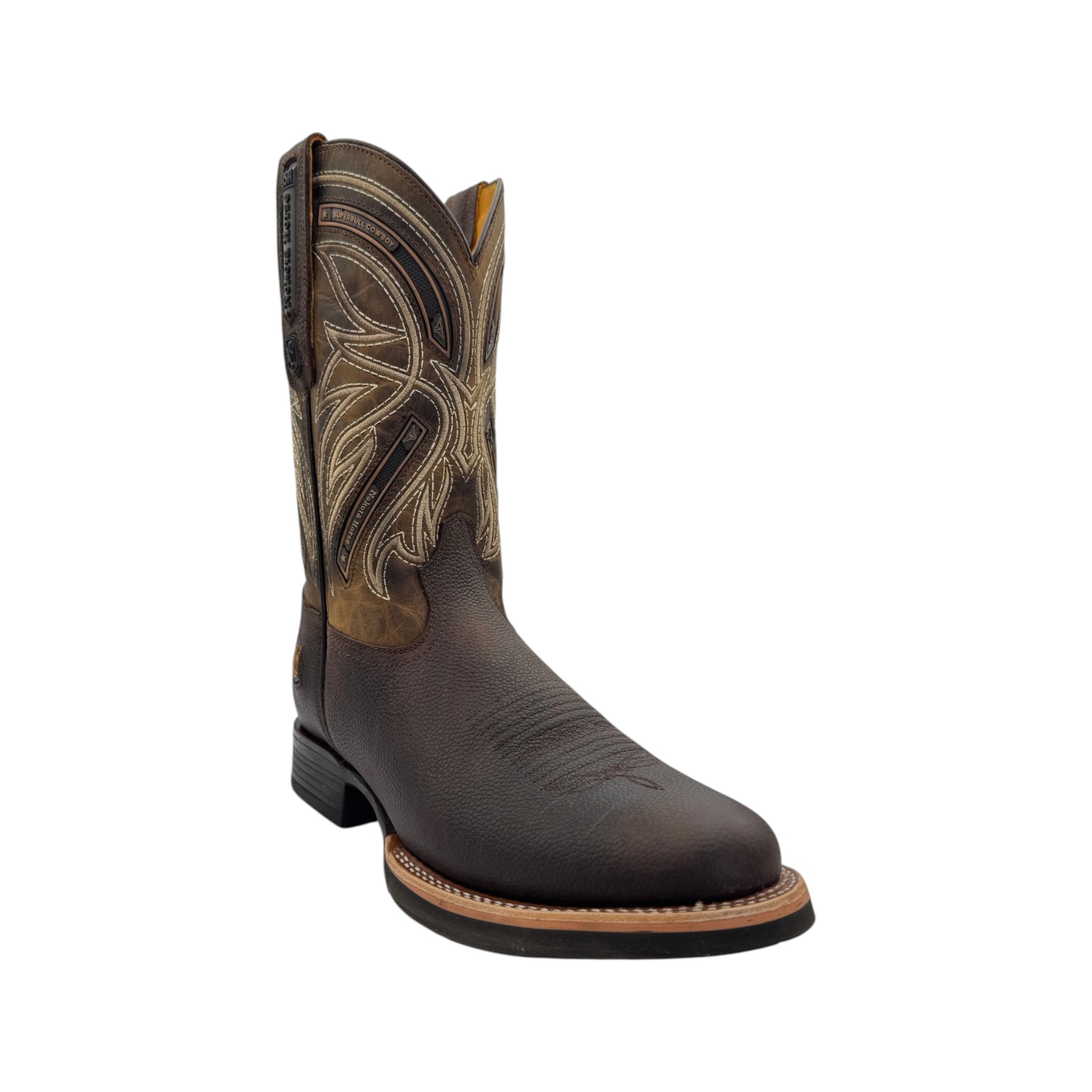 BOTA NOKOTA HORSE HORMA OVAL EN PIEL GRABADO SHOULDER DE RES CAFÉ CON SUELA DE POLIURETANO.